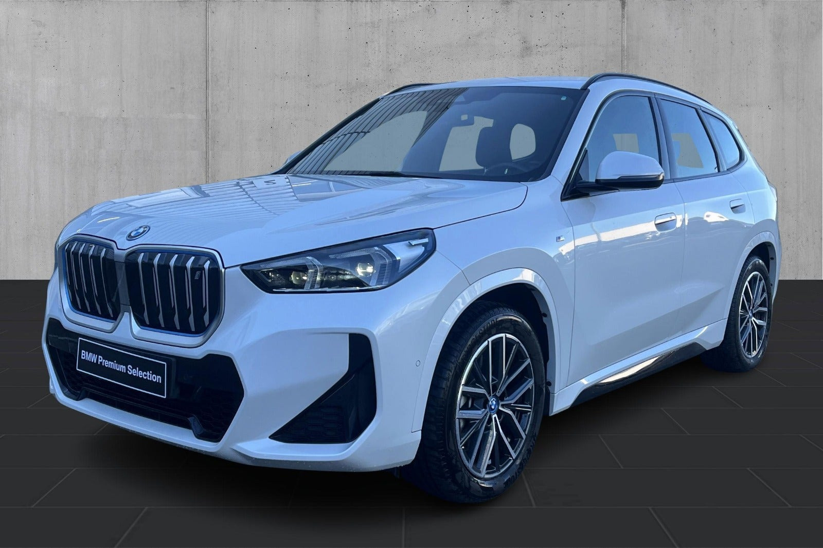 Hvid BMW iX1 fra 2023