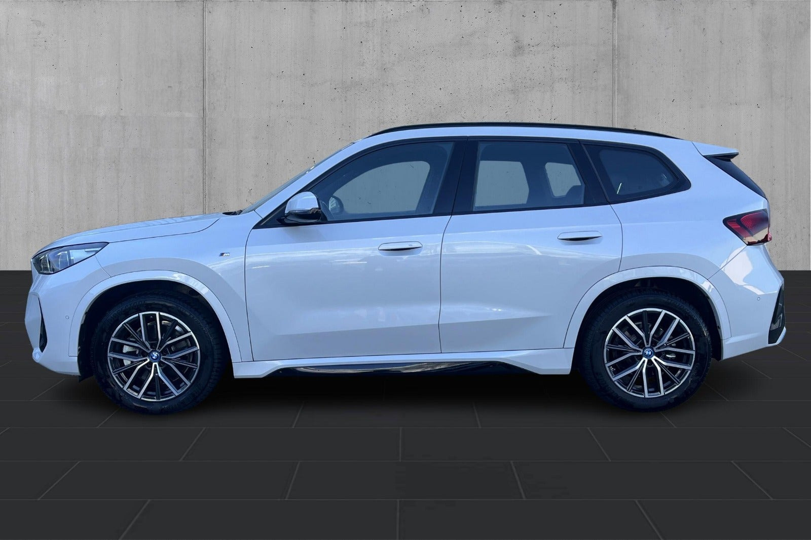 Hvid BMW iX1 fra 2023