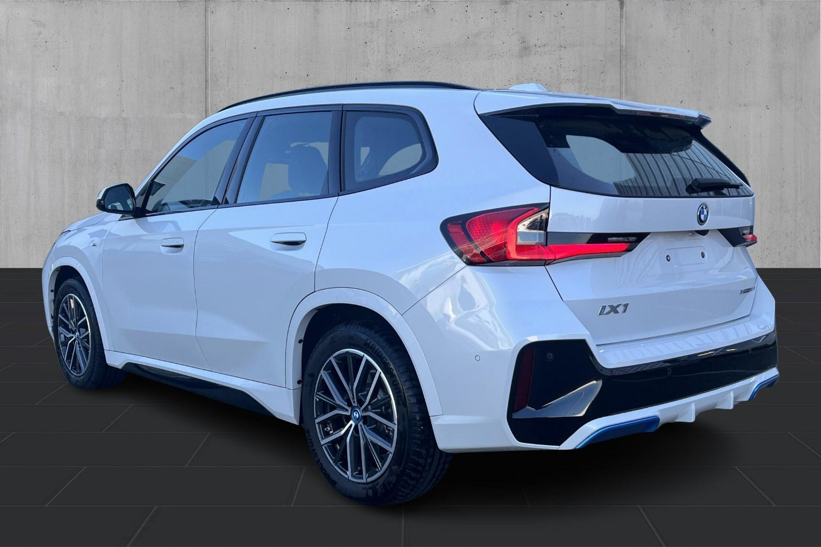 Hvid BMW iX1 fra 2023
