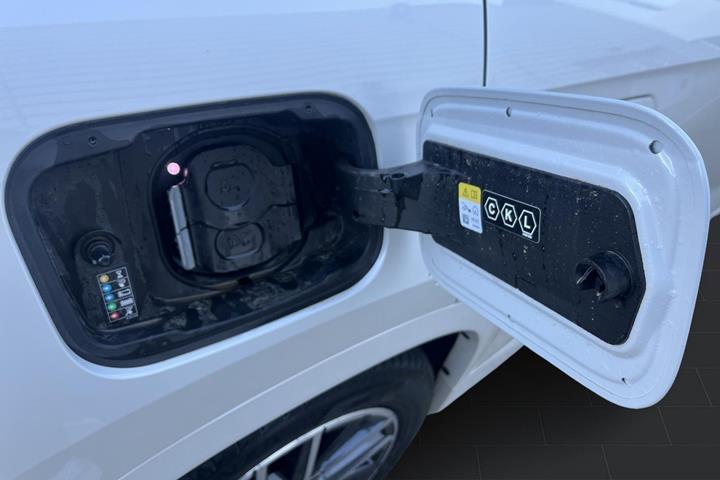 Hvid BMW iX1 fra 2023