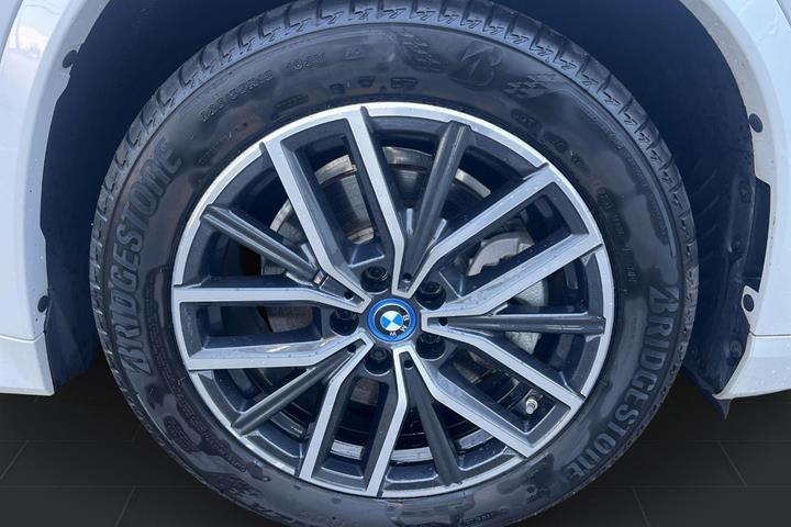 Hvid BMW iX1 fra 2023