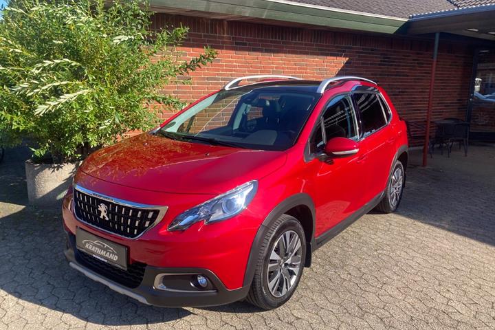Rød Peugeot 2008 fra 2017