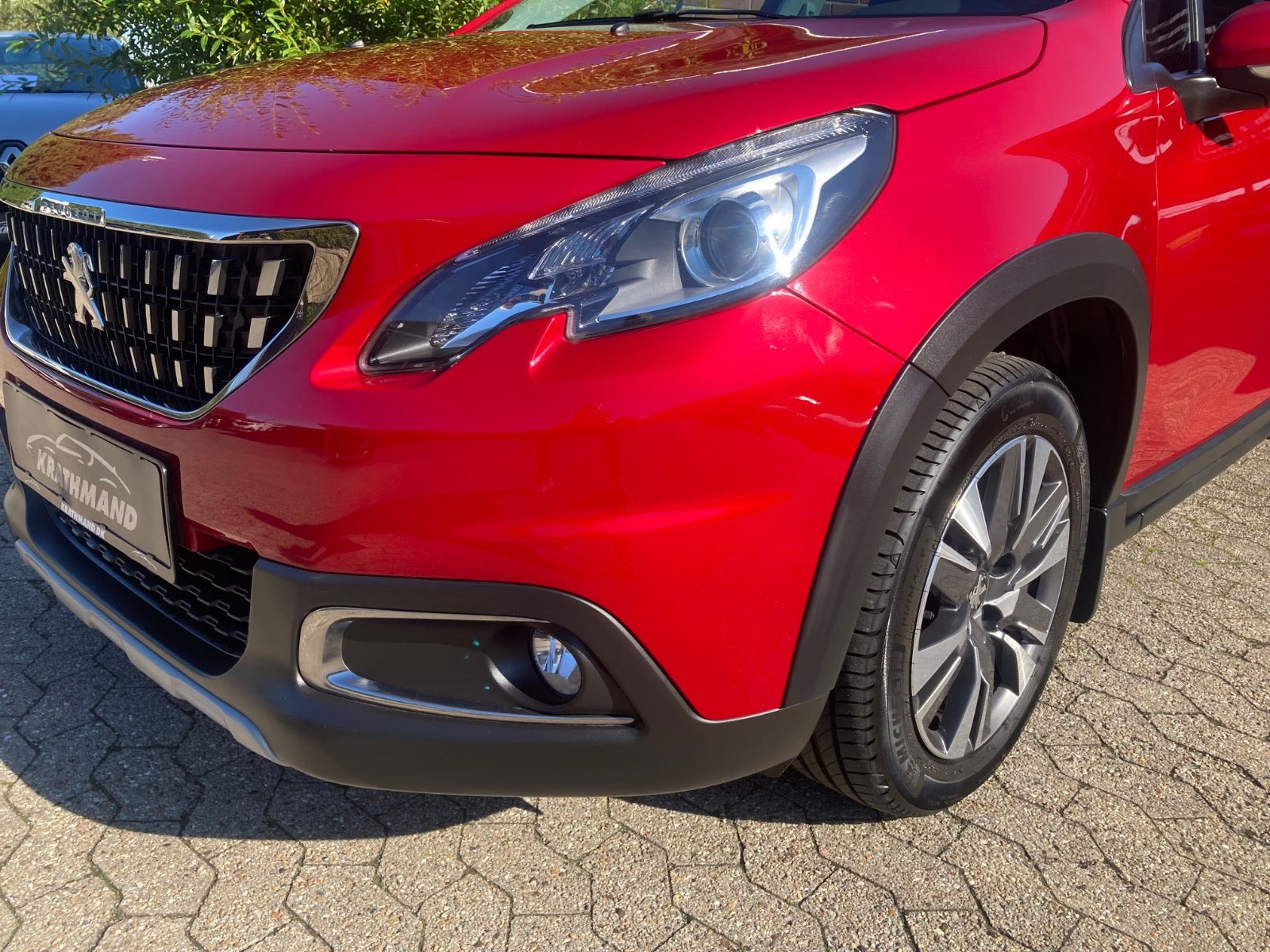 Rød Peugeot 2008 fra 2017