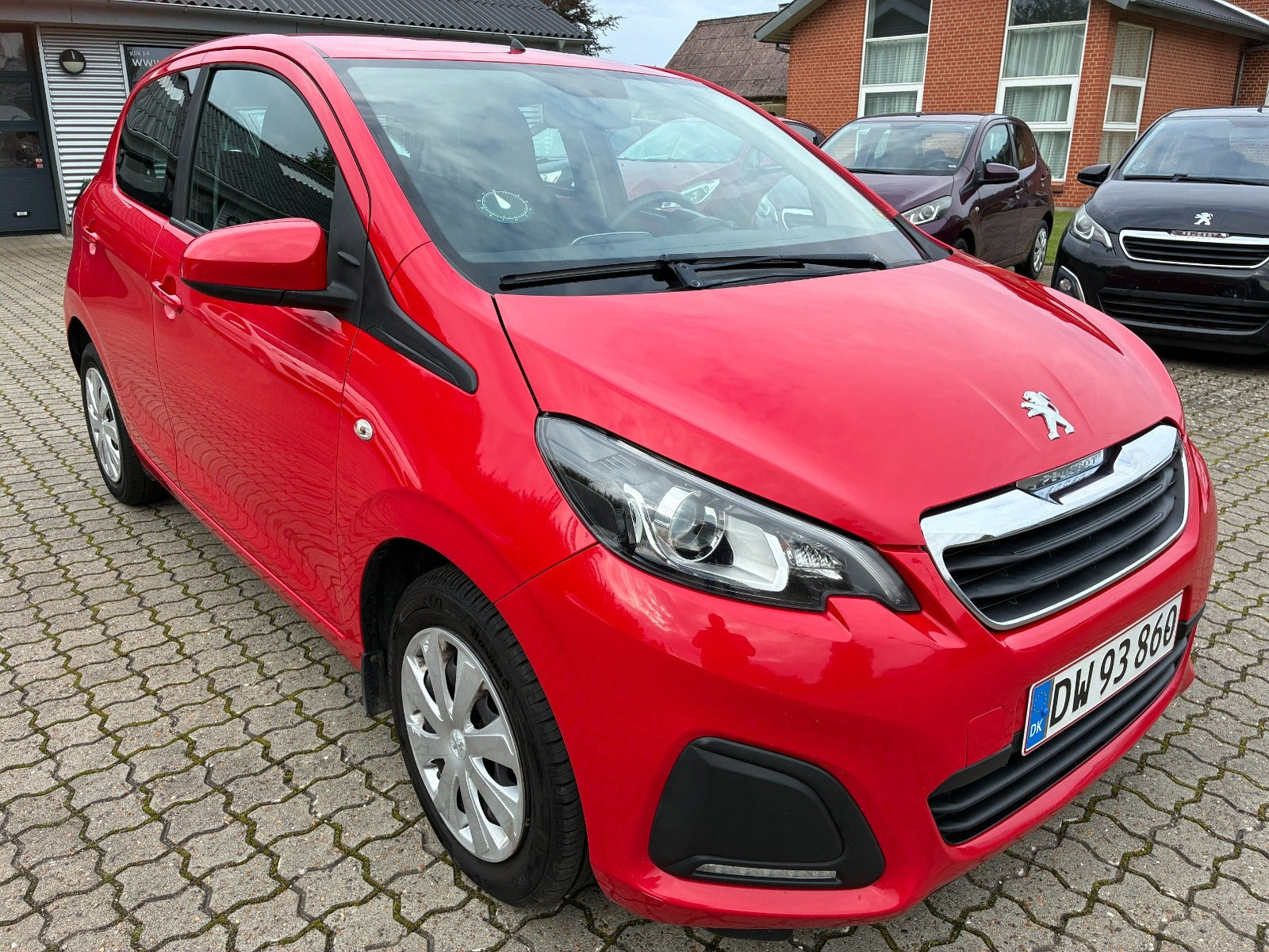 Rød Peugeot 108 fra 2015