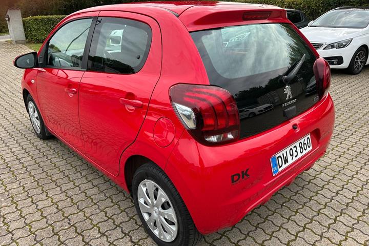 Rød Peugeot 108 fra 2015