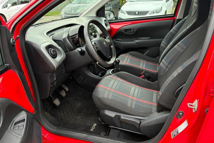 Rød Peugeot 108 fra 2015