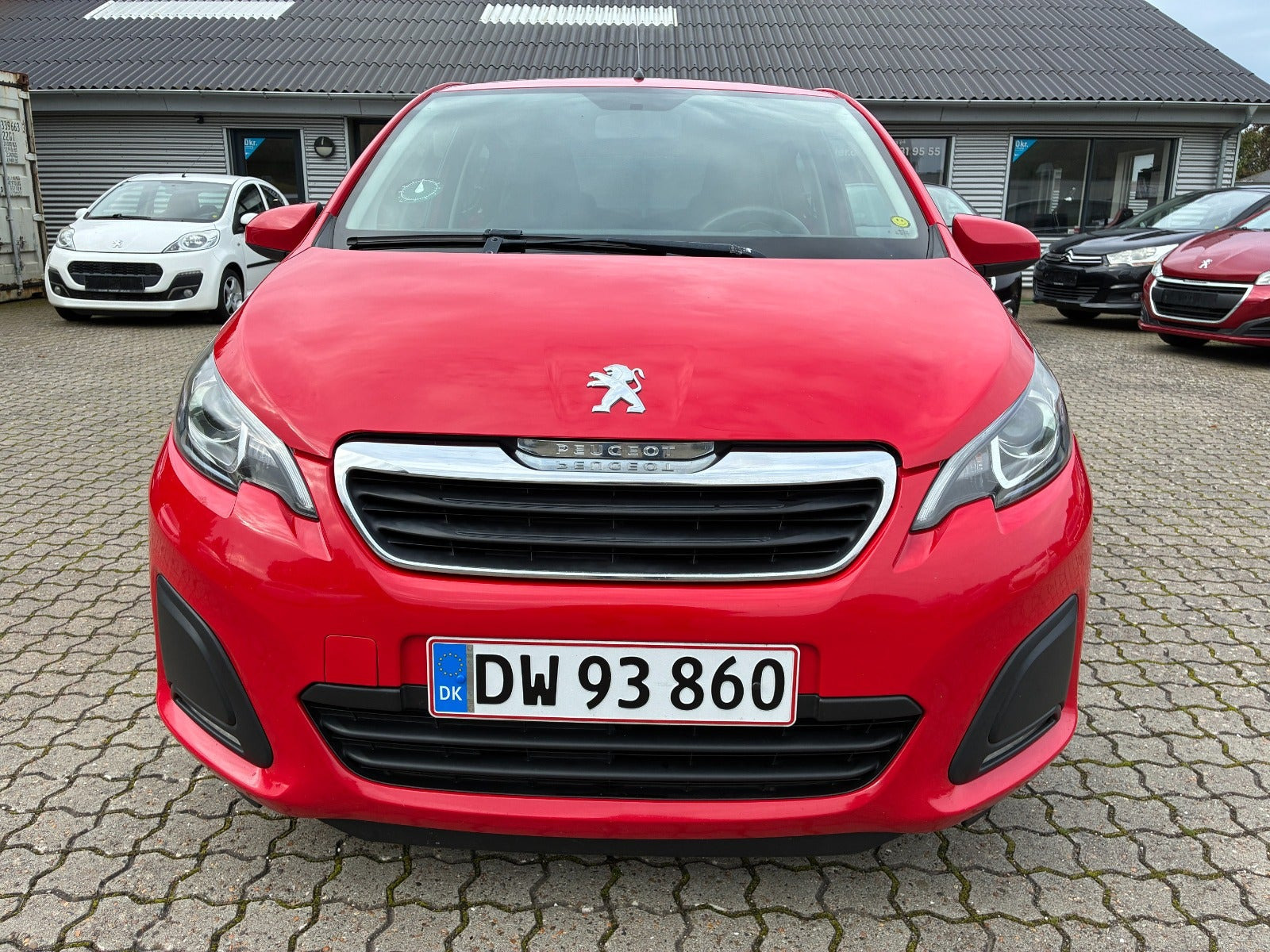 Rød Peugeot 108 fra 2015