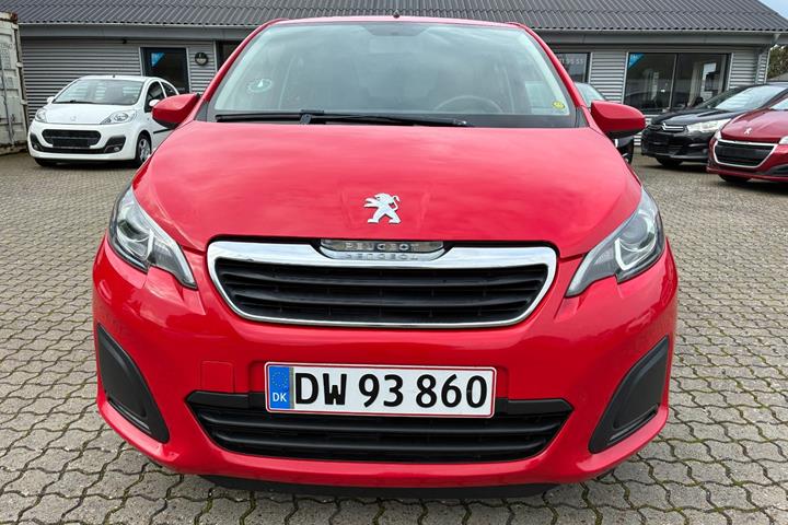 Rød Peugeot 108 fra 2015