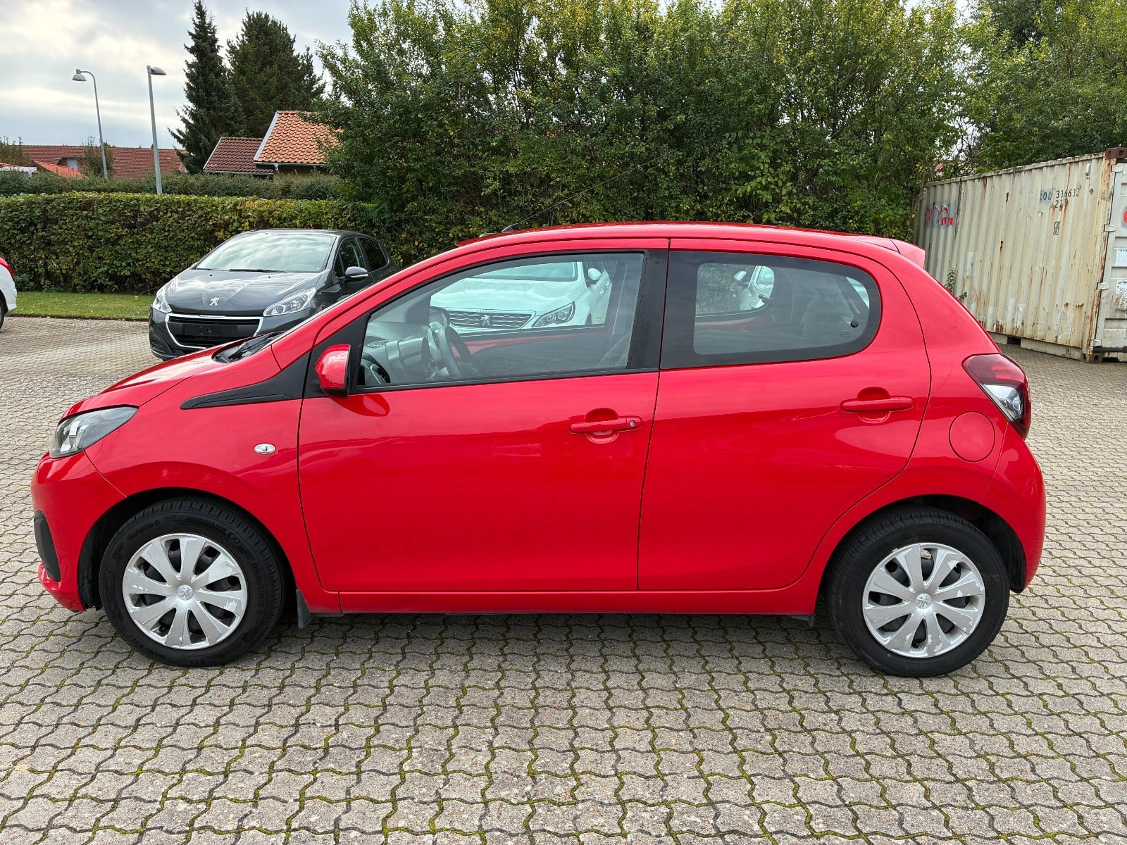 Rød Peugeot 108 fra 2015