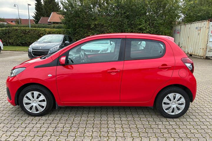 Rød Peugeot 108 fra 2015