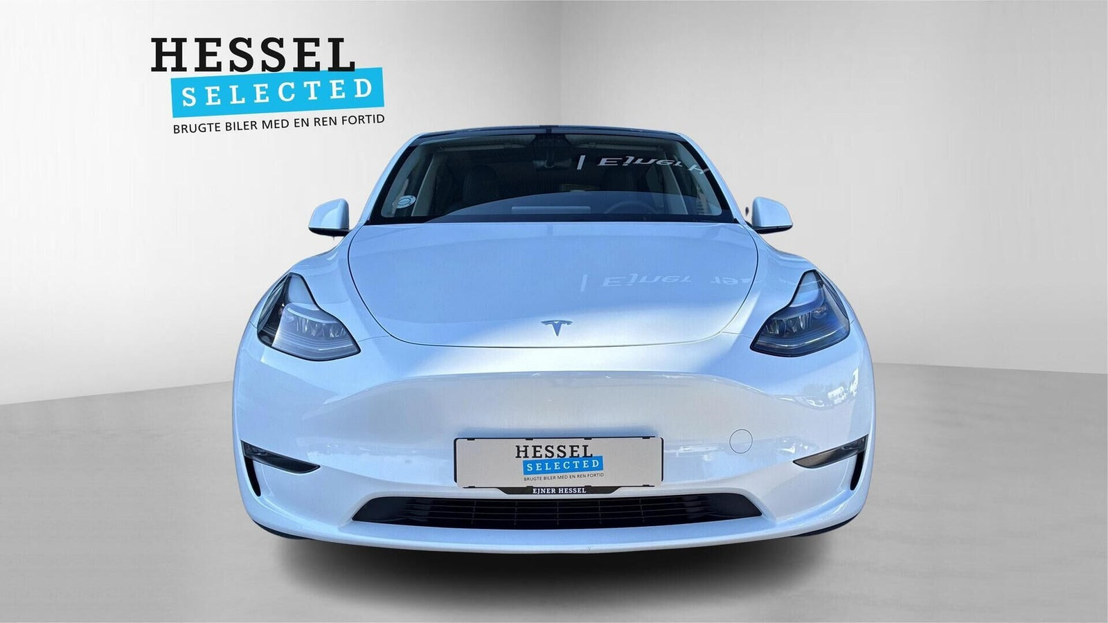 Hvid Tesla Model Y fra 2023