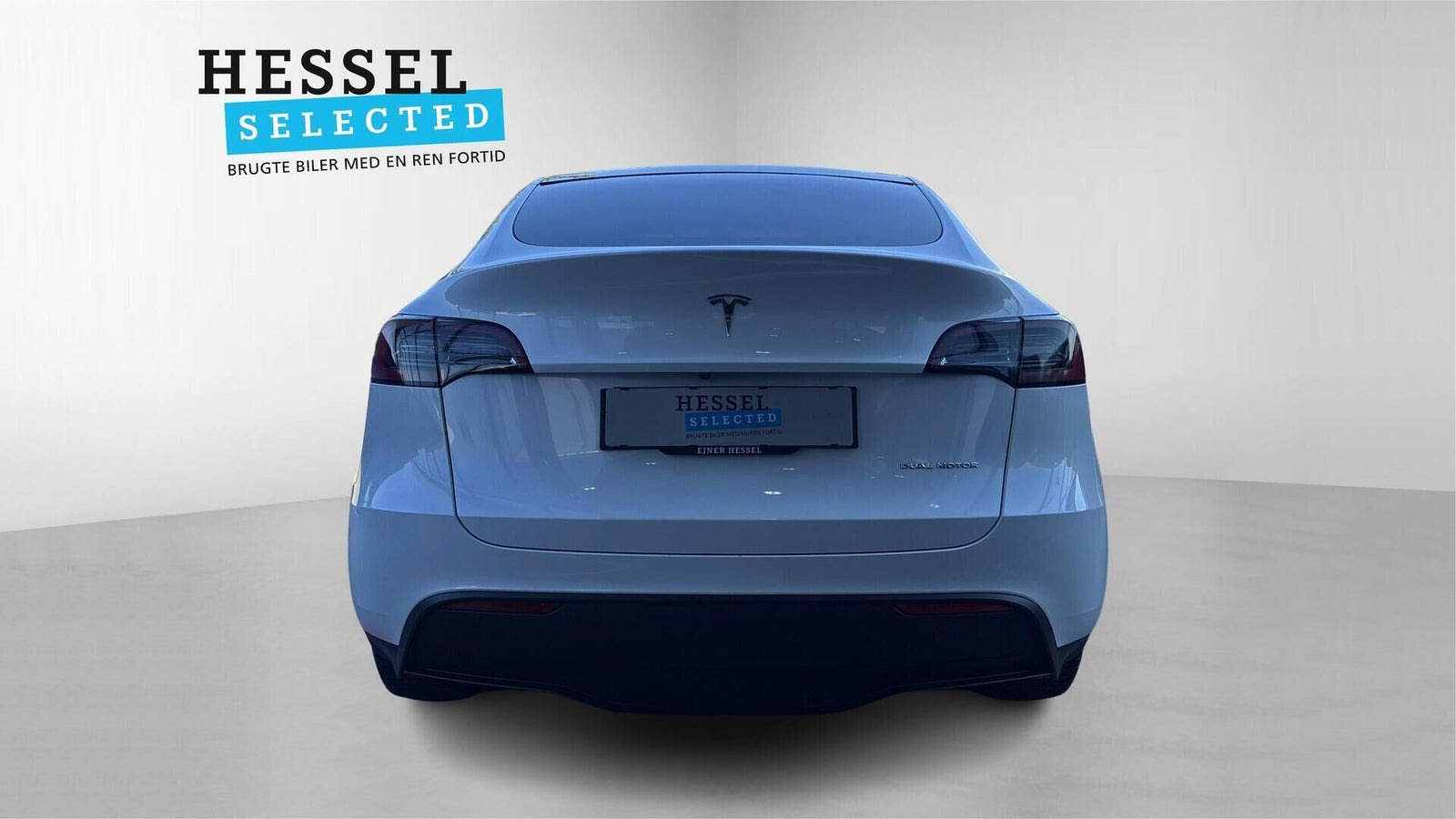 Hvid Tesla Model Y fra 2023