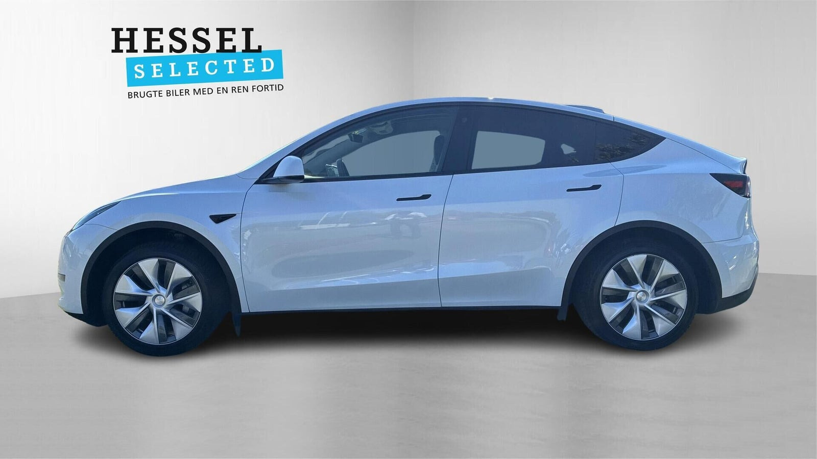 Hvid Tesla Model Y fra 2023