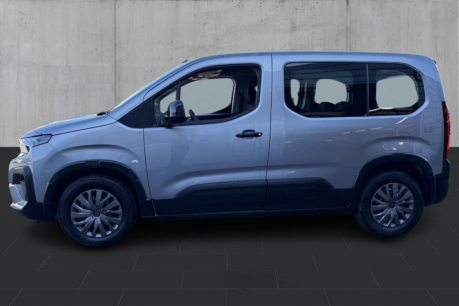 Sølv Peugeot e-Rifter fra 2025