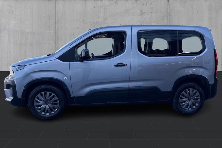 Sølv Peugeot e-Rifter fra 2025