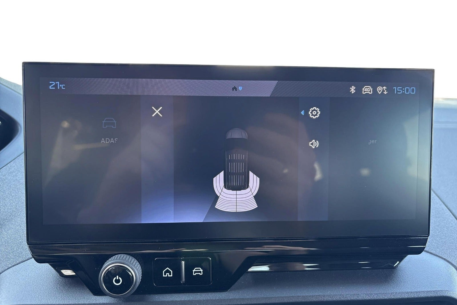 Sølv Peugeot e-Rifter fra 2025