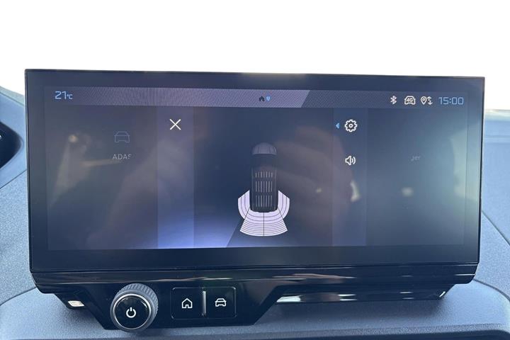 Sølv Peugeot e-Rifter fra 2025