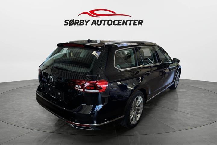 Sort VW Passat fra 2022
