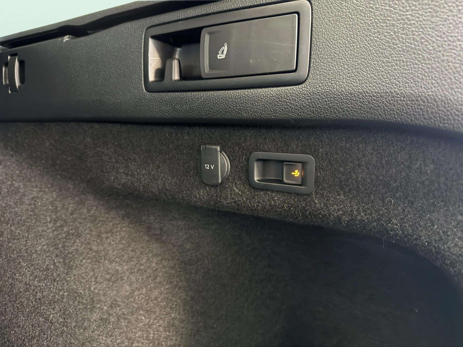 Sort VW Passat fra 2022