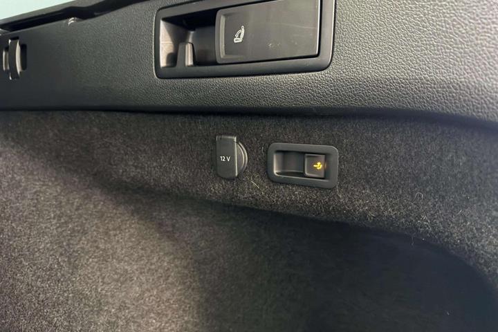 Sort VW Passat fra 2022