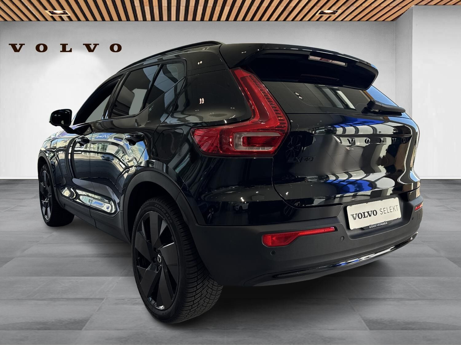 Sort Volvo EX40 fra 2025