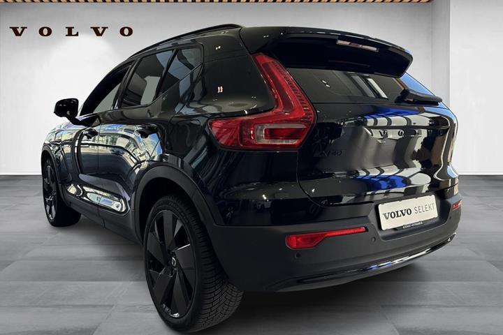 Sort Volvo EX40 fra 2025