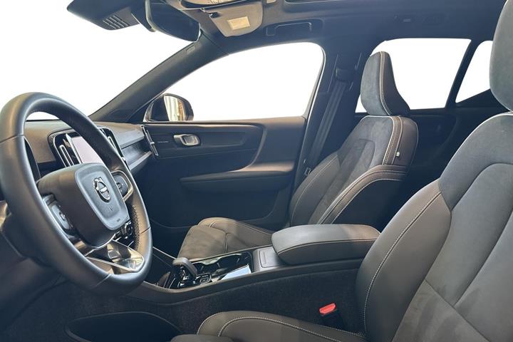 Sort Volvo EX40 fra 2025