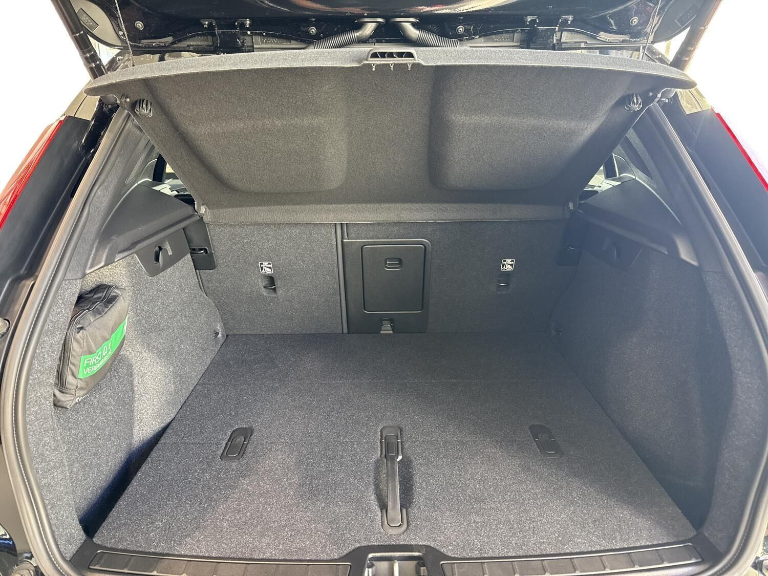 Sort Volvo EX40 fra 2025