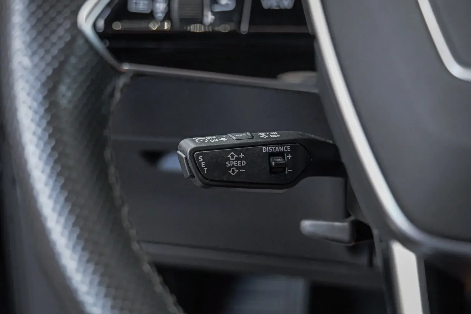 Grå Audi e-tron fra 2022