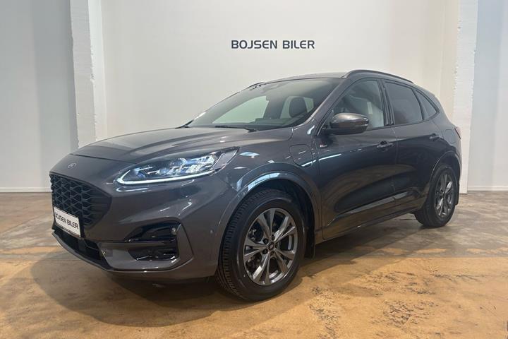 Grå Ford Kuga fra 2021 set udefra
