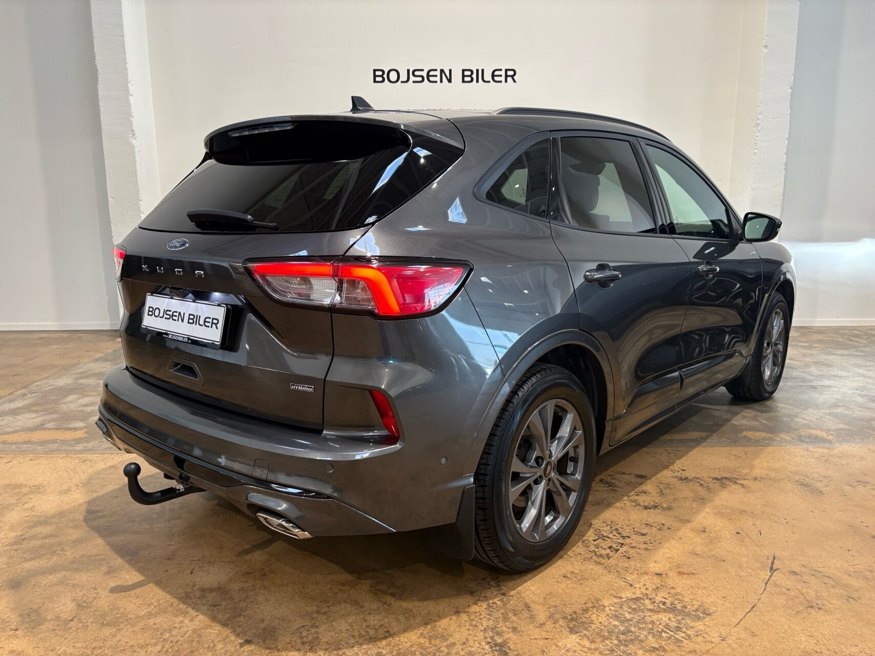 Grå Ford Kuga fra 2021