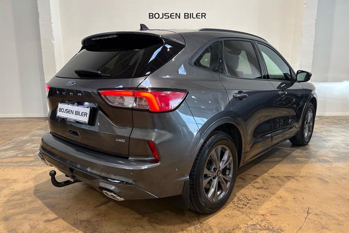 Grå Ford Kuga fra 2021