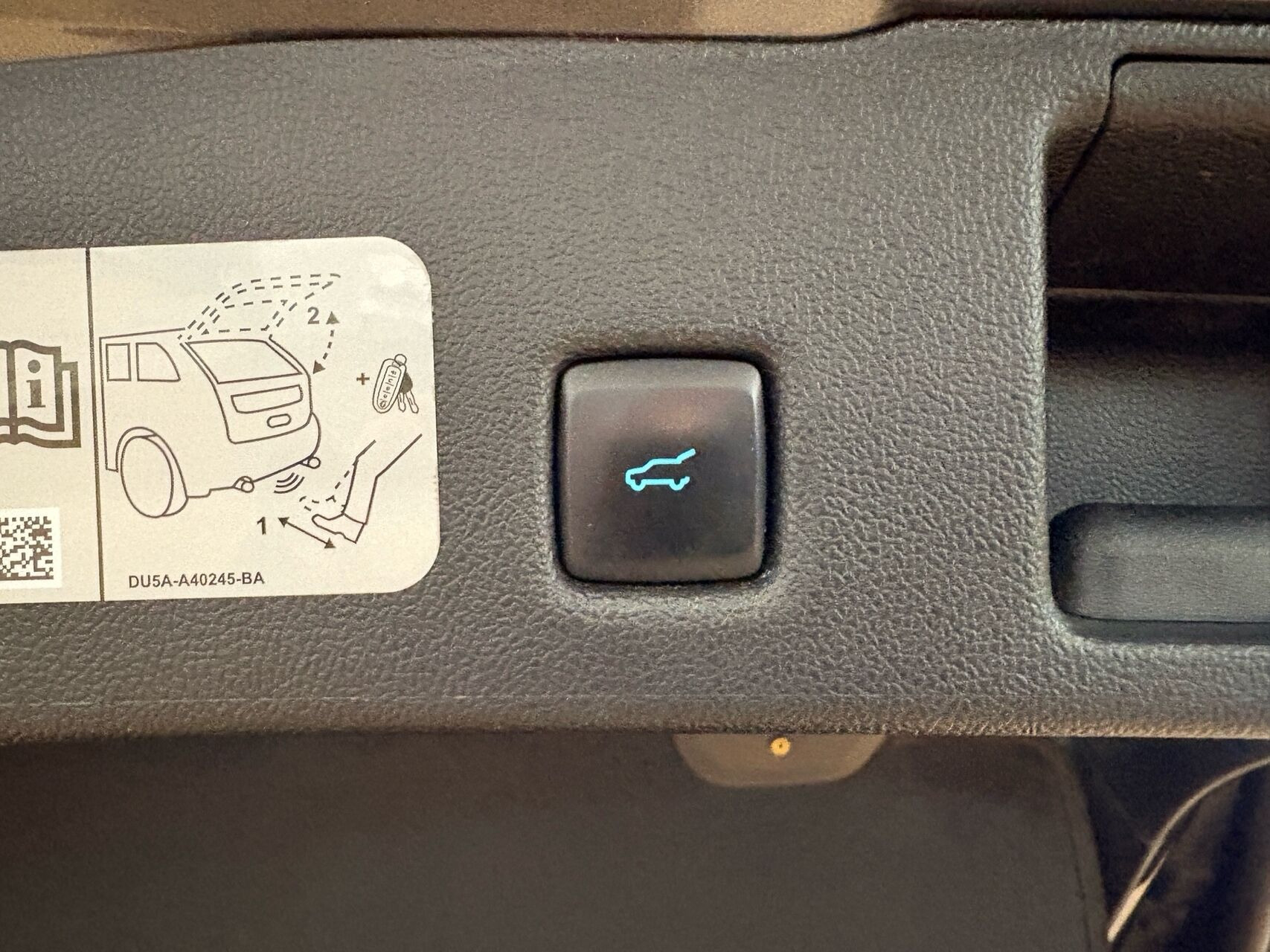 Grå Ford Kuga fra 2021