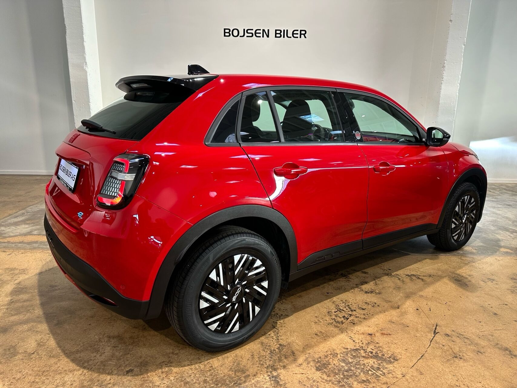 Rød Fiat 600e fra 2024