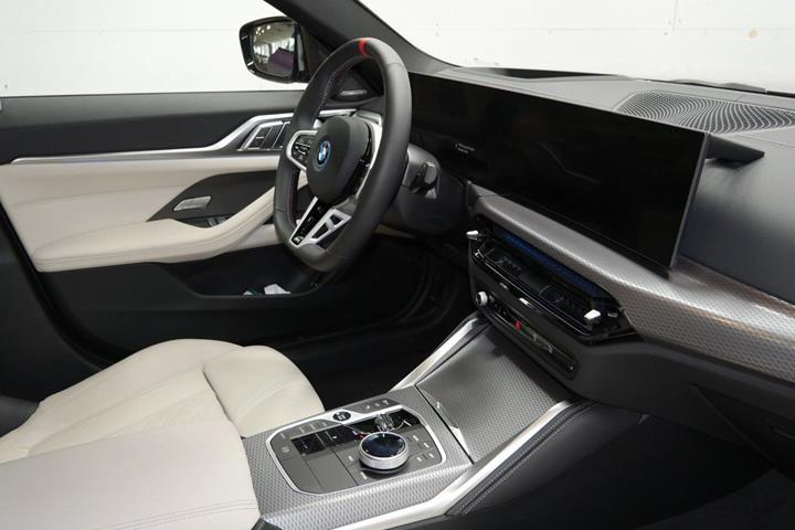 undefined BMW i4 fra 2025