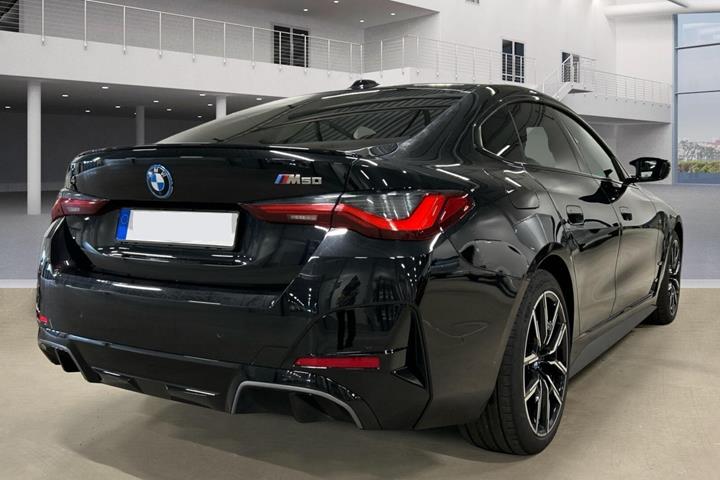Sort BMW i4 fra 2024