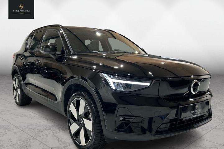 Sort Volvo XC40 fra 2023 set udefra