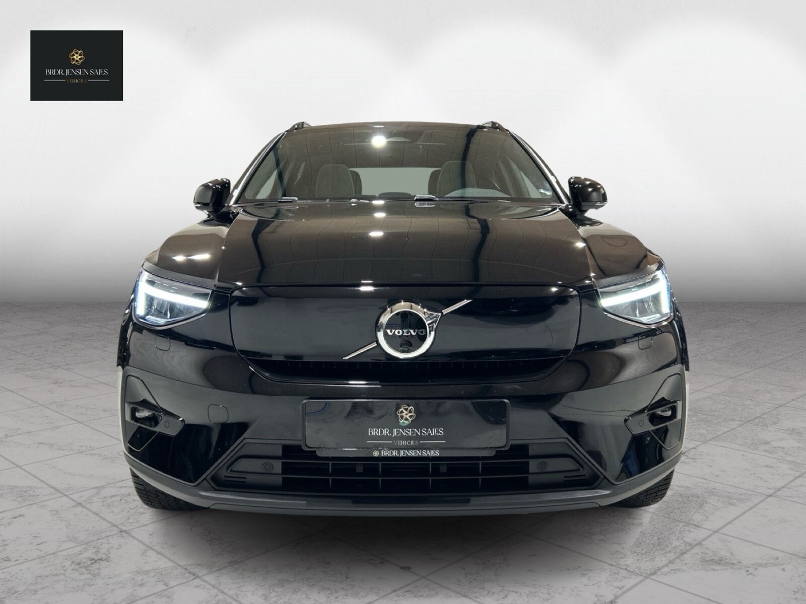 Sort Volvo XC40 fra 2023