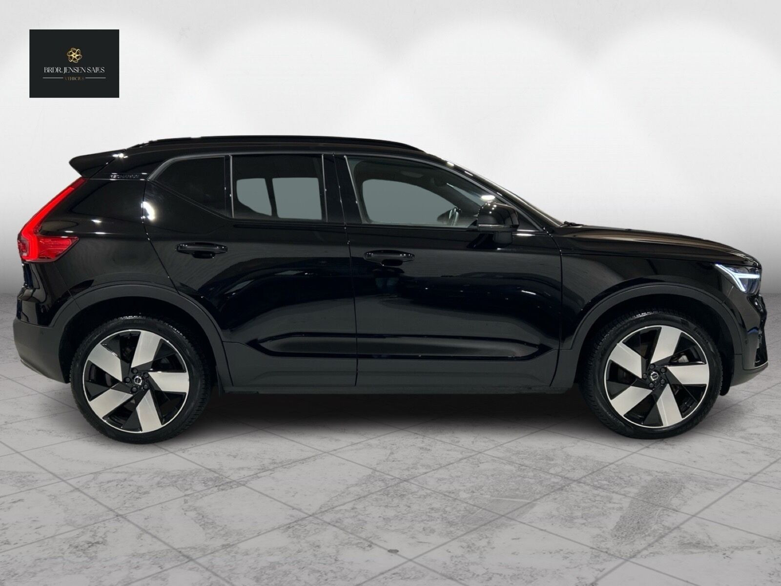 Sort Volvo XC40 fra 2023