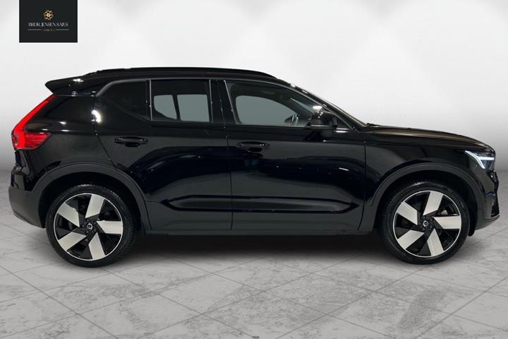 Sort Volvo XC40 fra 2023