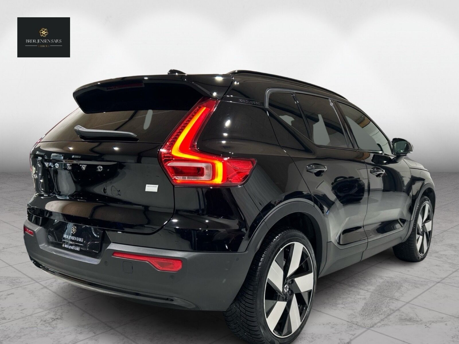Sort Volvo XC40 fra 2023