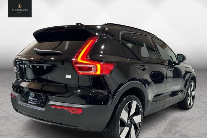 Sort Volvo XC40 fra 2023