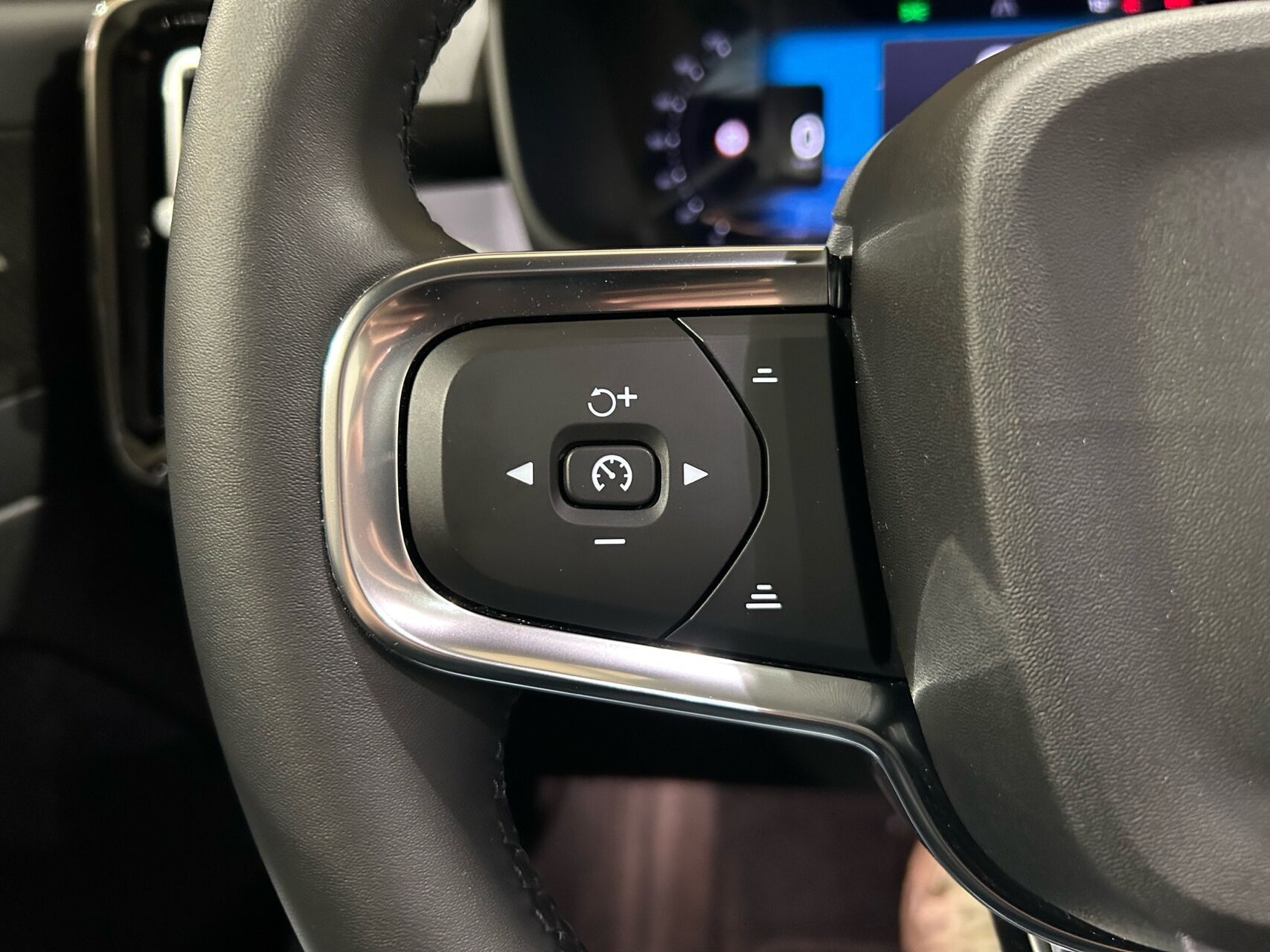 Sort Volvo XC40 fra 2023