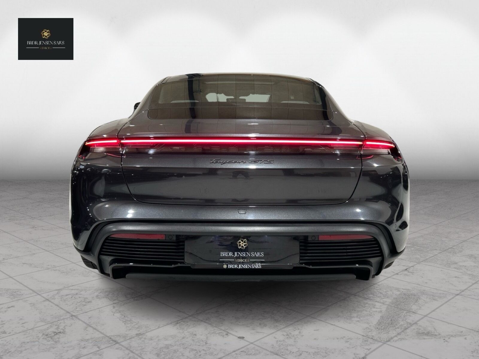 Grå Porsche Taycan fra 2022
