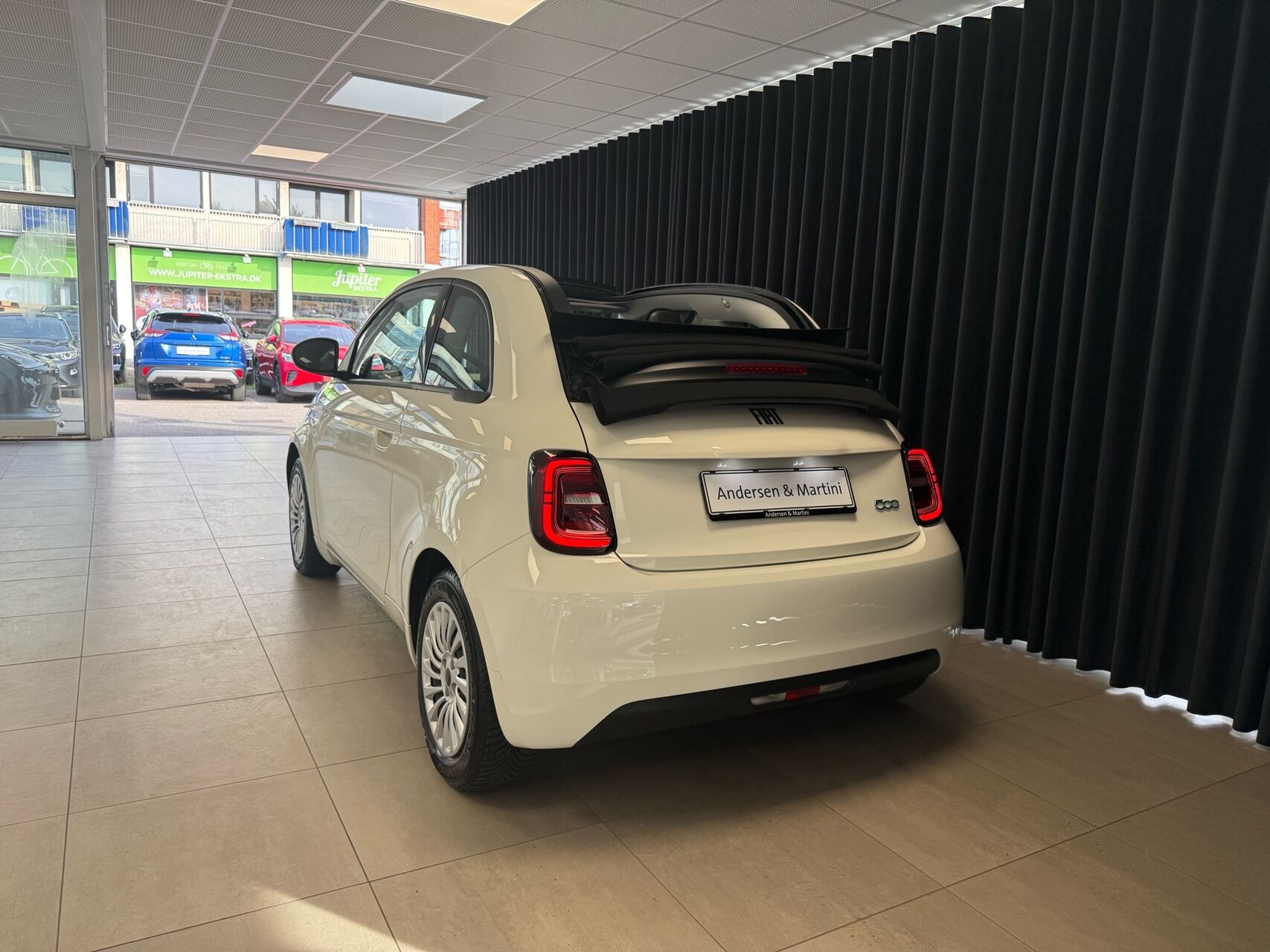 Hvid Fiat 500e fra 2023