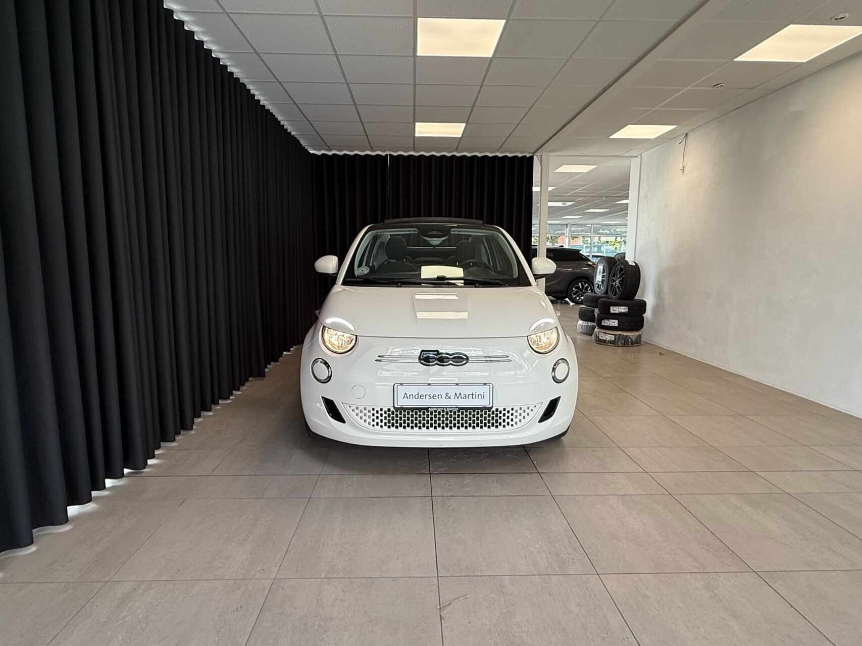 Hvid Fiat 500e fra 2023
