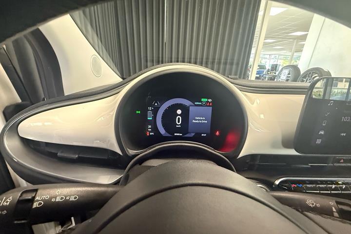 Hvid Fiat 500e fra 2023