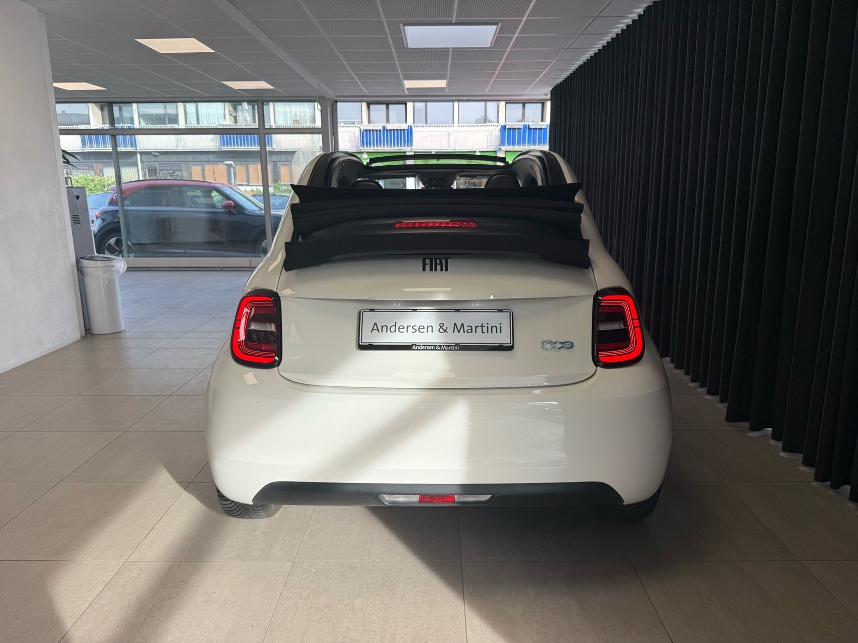 Hvid Fiat 500e fra 2023