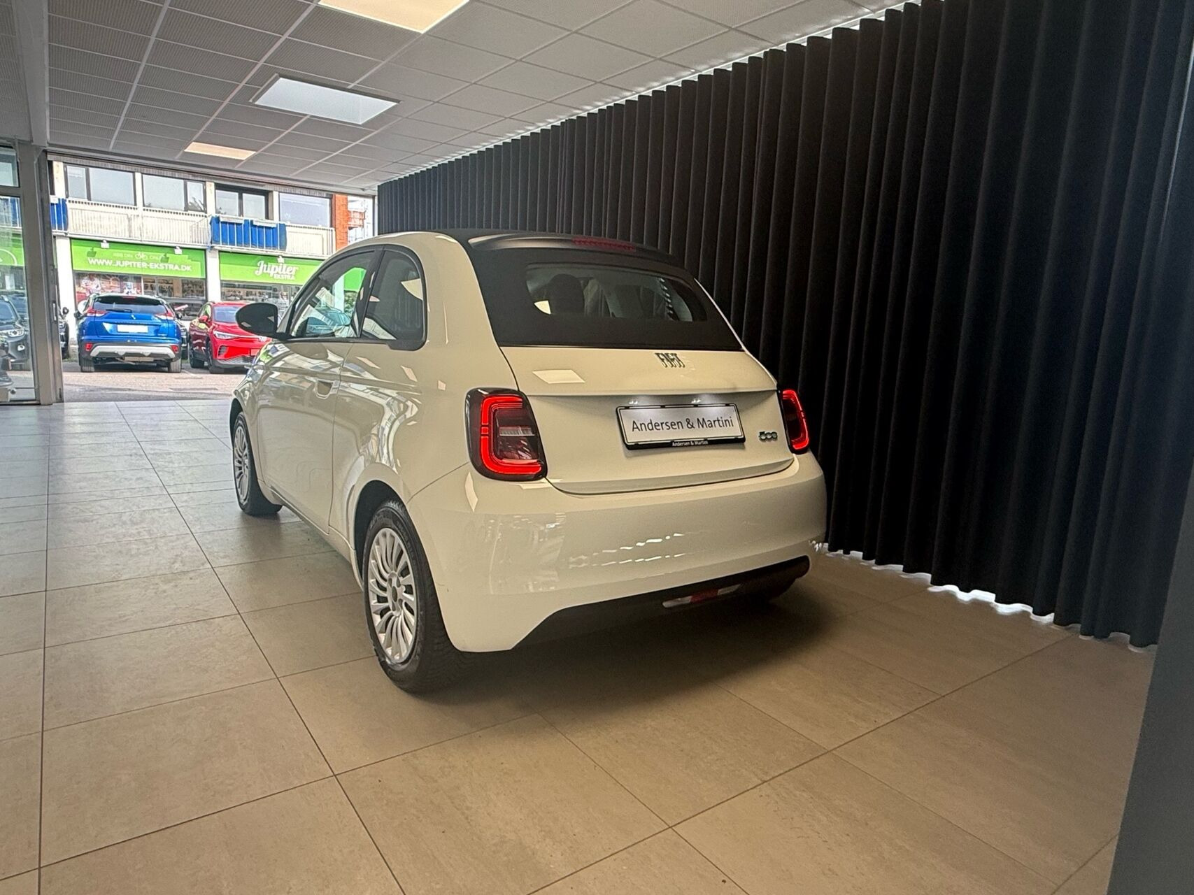 Hvid Fiat 500e fra 2023
