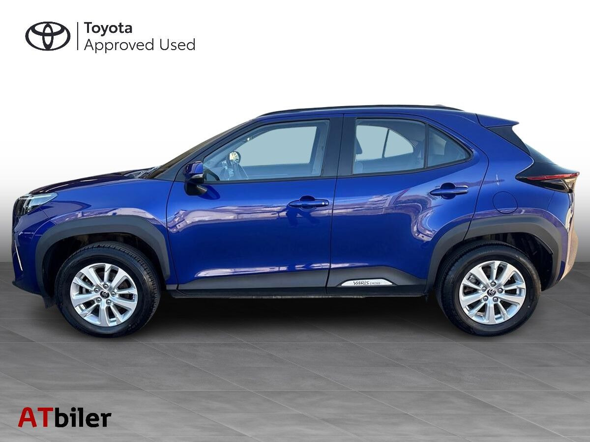 Blå Toyota Yaris Cross fra 2023